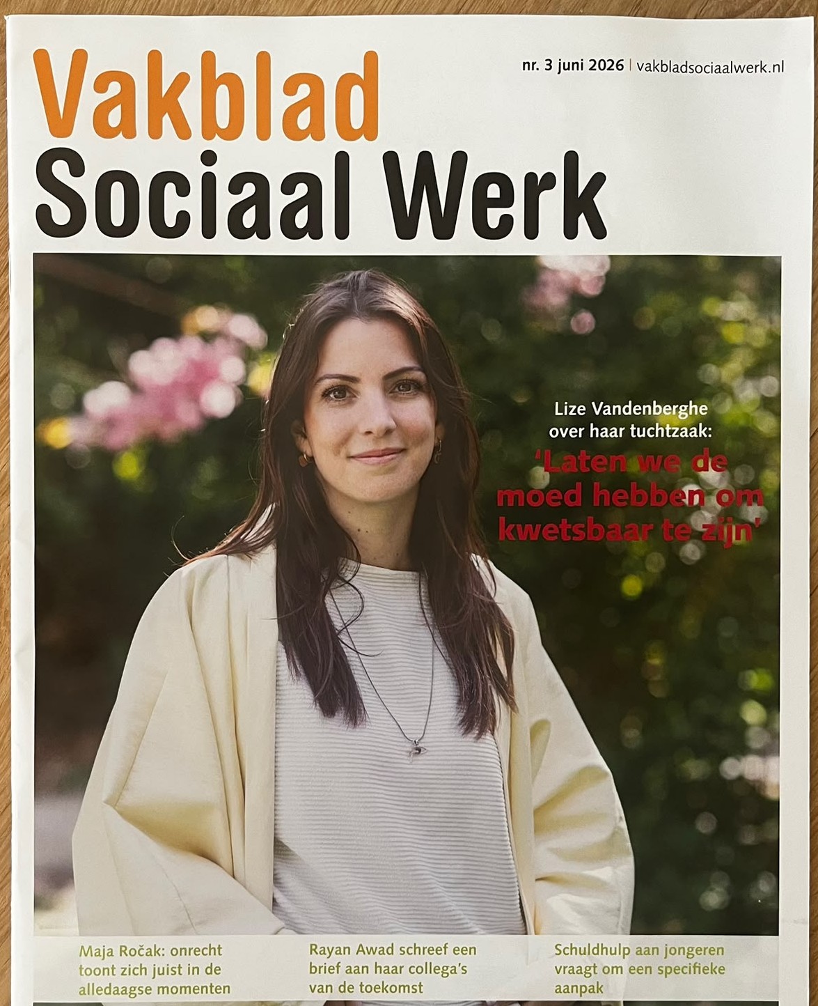 Lize Vandenberghe op de cover van Vakblad Sociaal Werk
